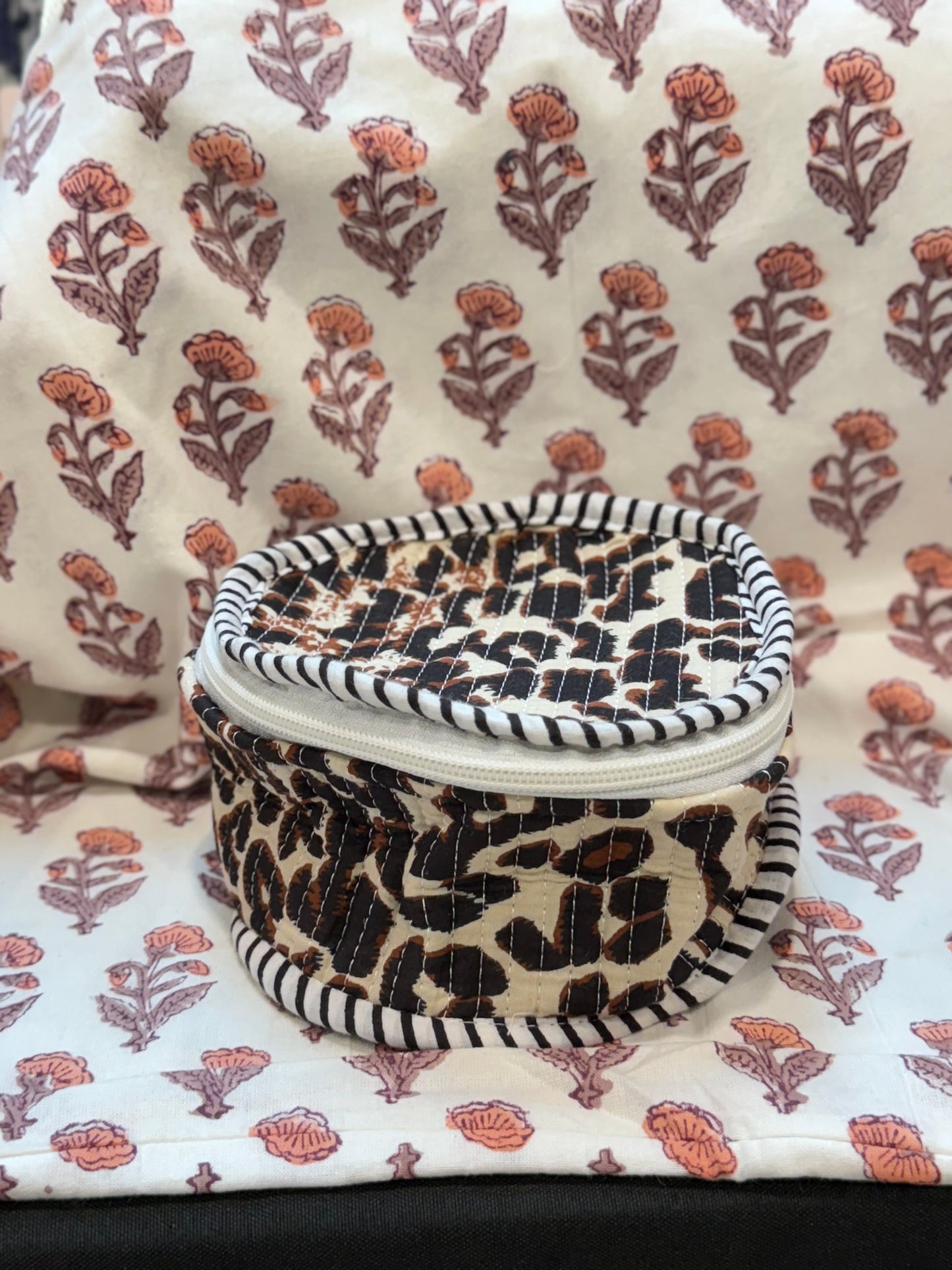 ROUND HANDBLOCK COTTON POUCH