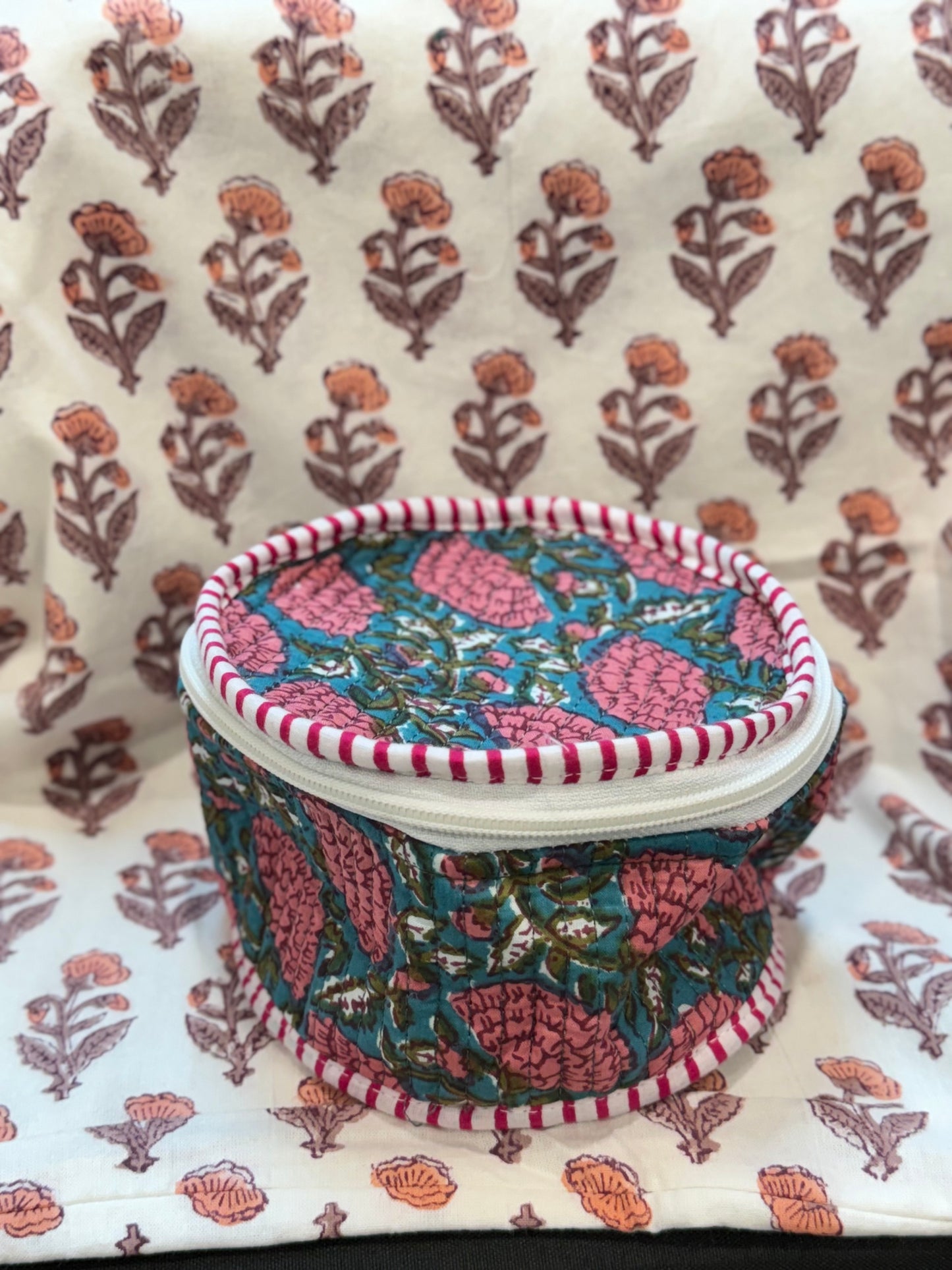 ROUND HANDBLOCK COTTON POUCH