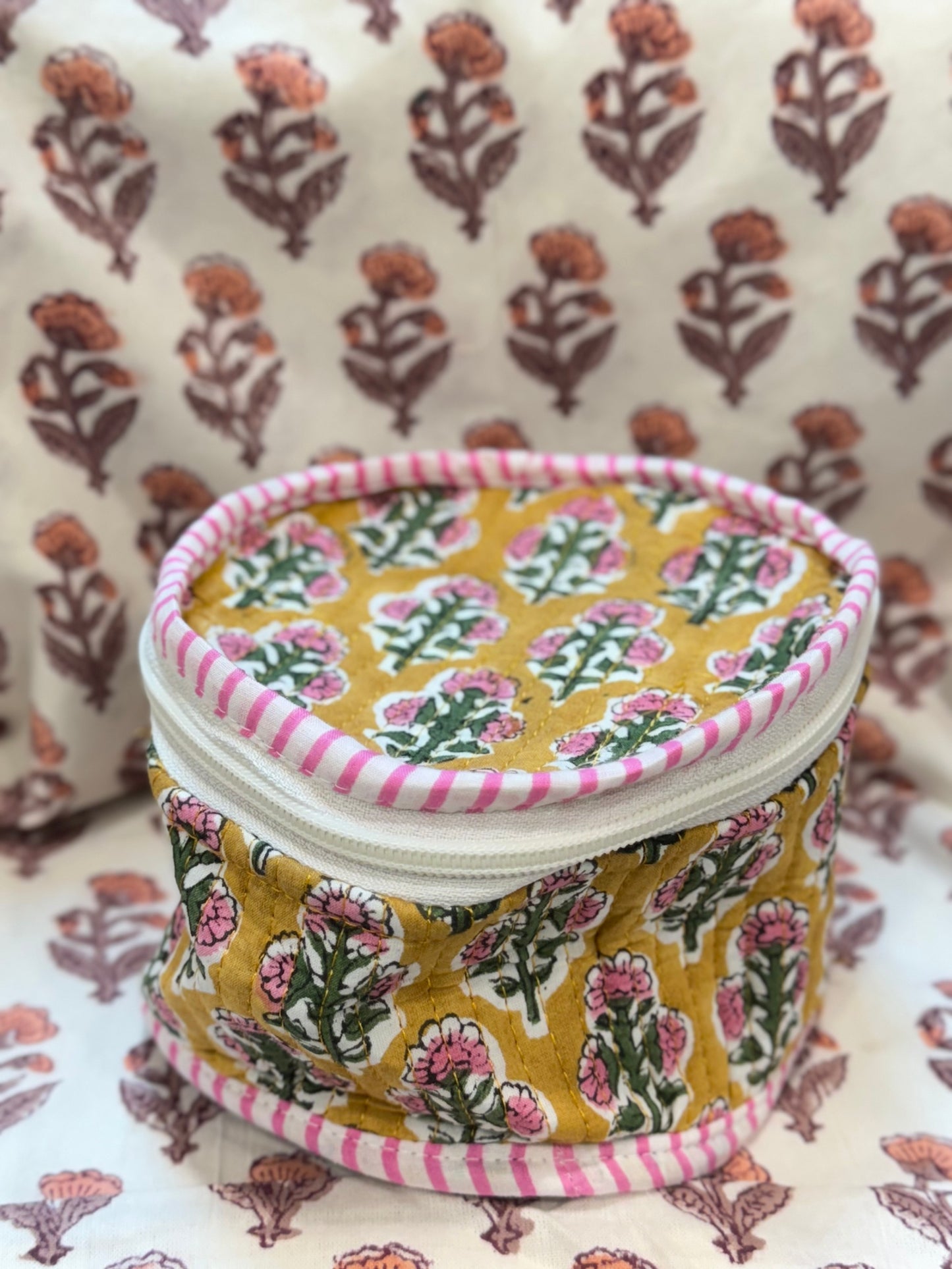 ROUND HANDBLOCK COTTON POUCH