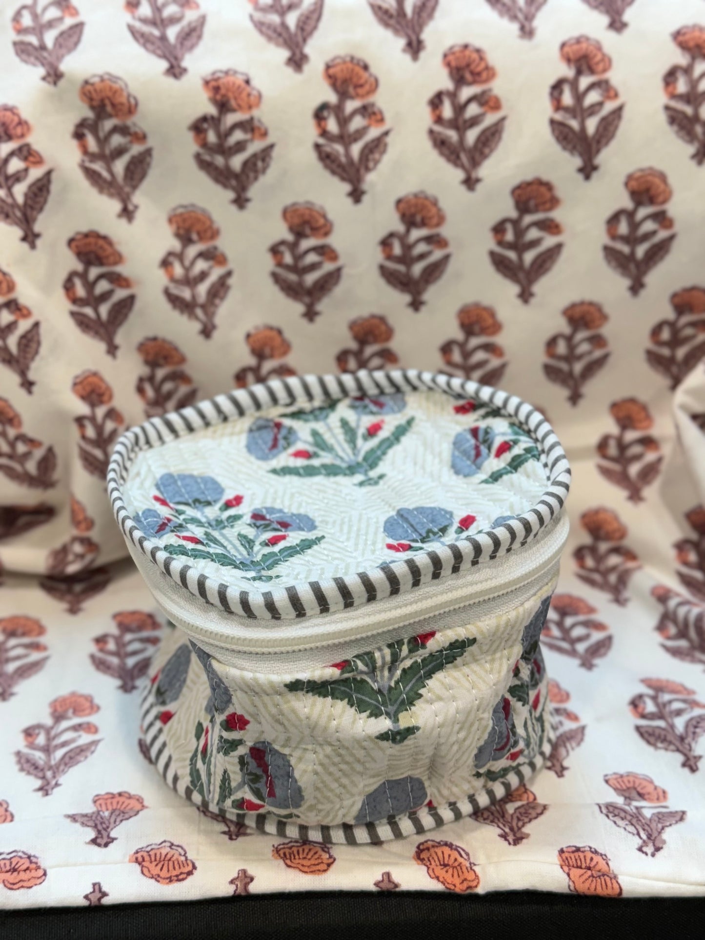 ROUND HANDBLOCK COTTON POUCH