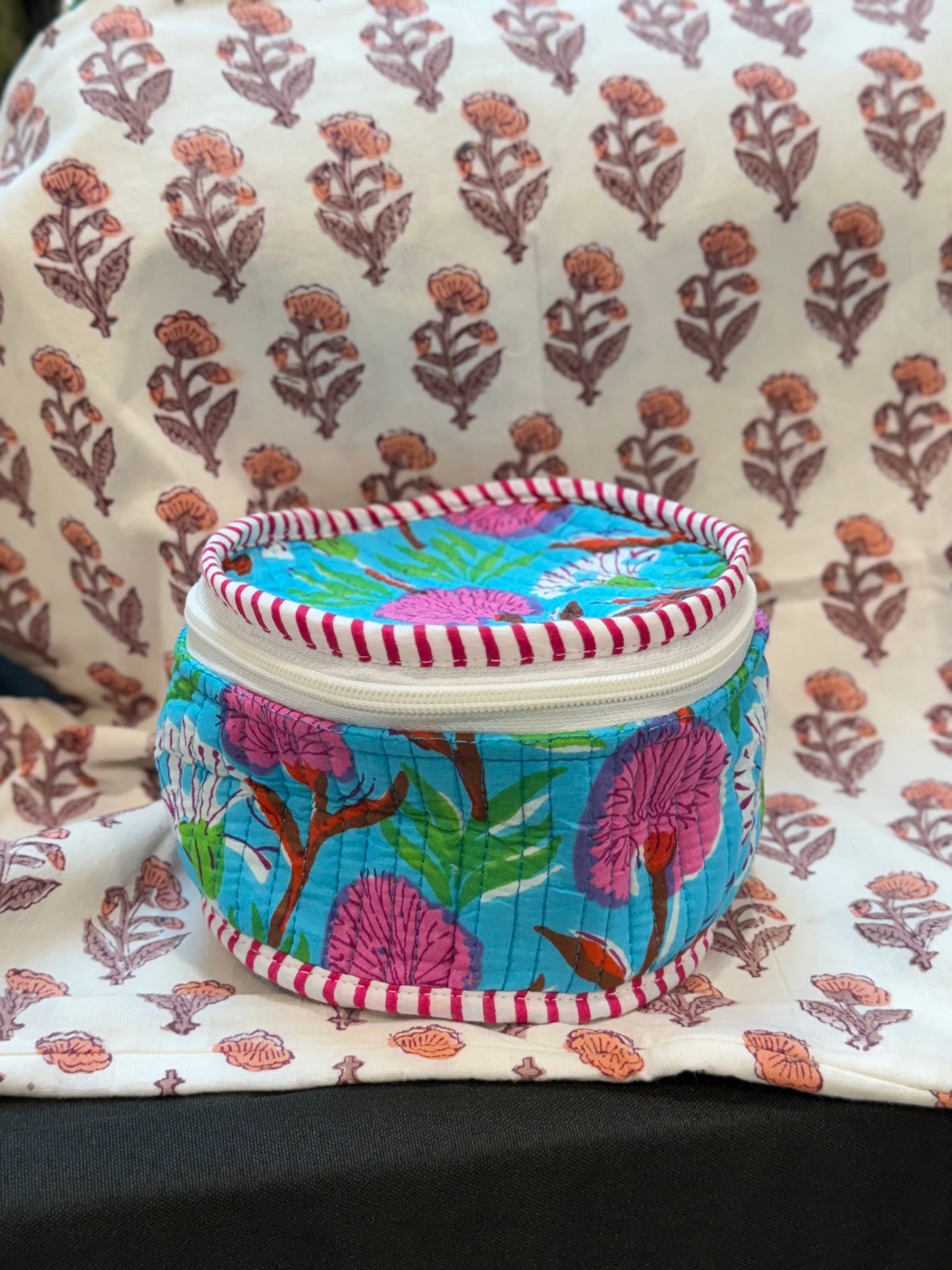 ROUND HANDBLOCK COTTON POUCH