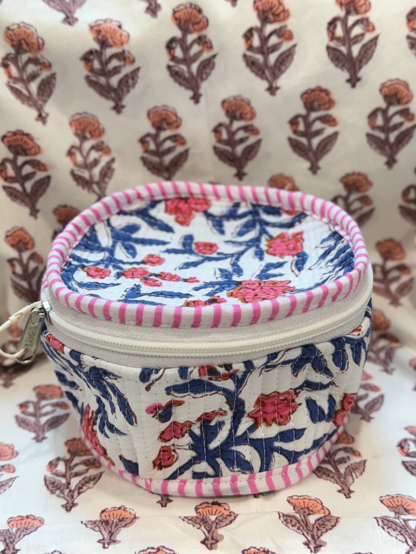 ROUND HANDBLOCK COTTON POUCH