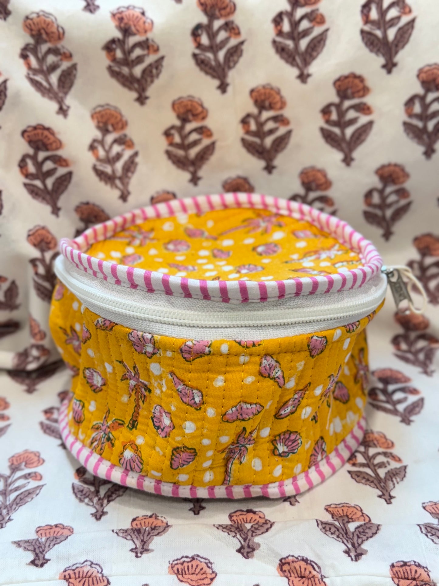 ROUND HANDBLOCK COTTON POUCH