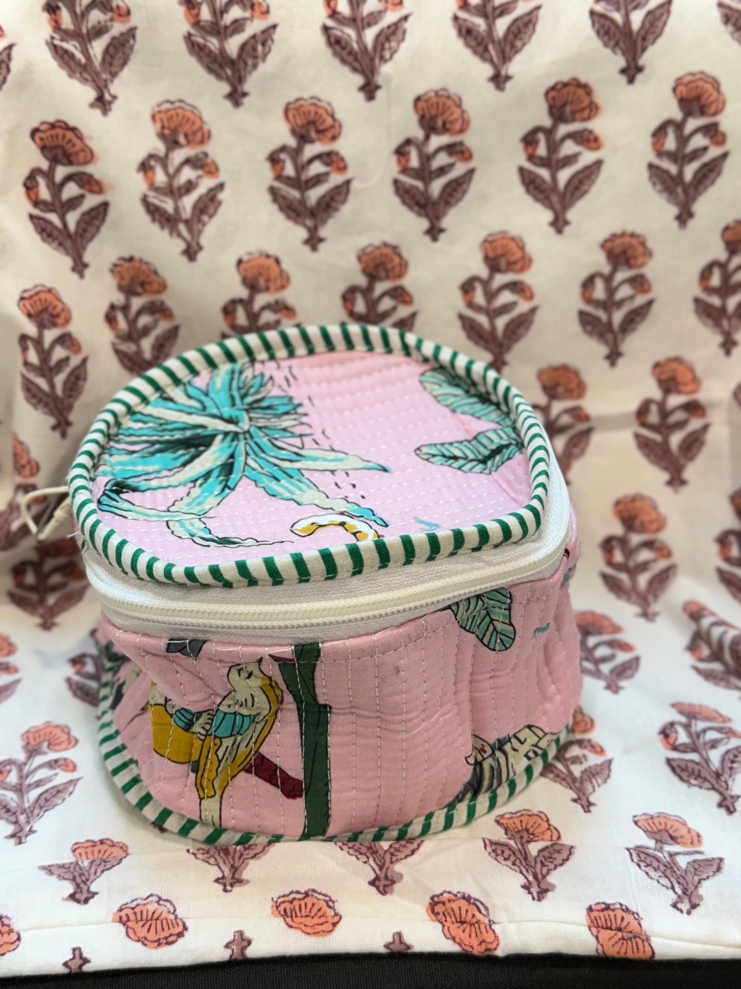 ROUND HANDBLOCK COTTON POUCH