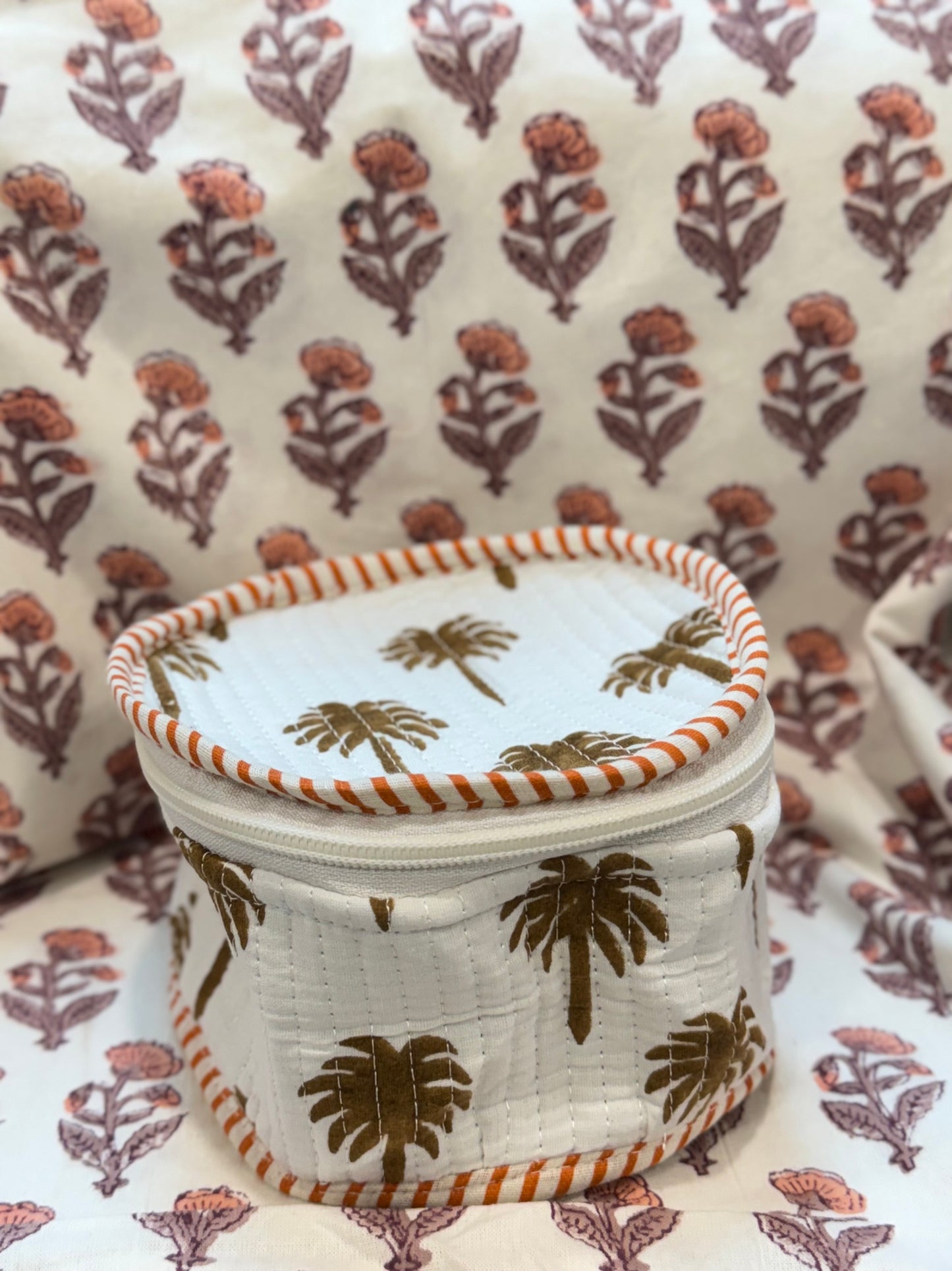 ROUND HANDBLOCK COTTON POUCH