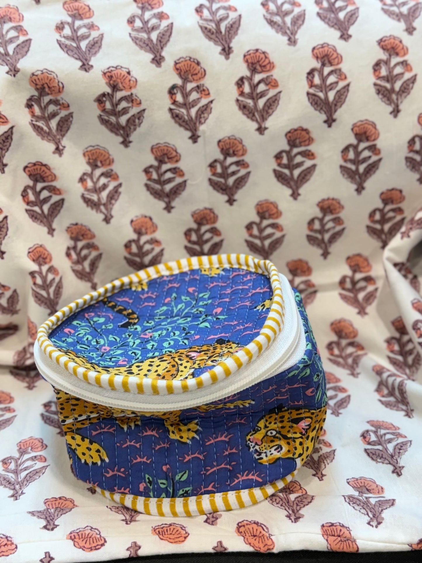 ROUND HANDBLOCK COTTON POUCH