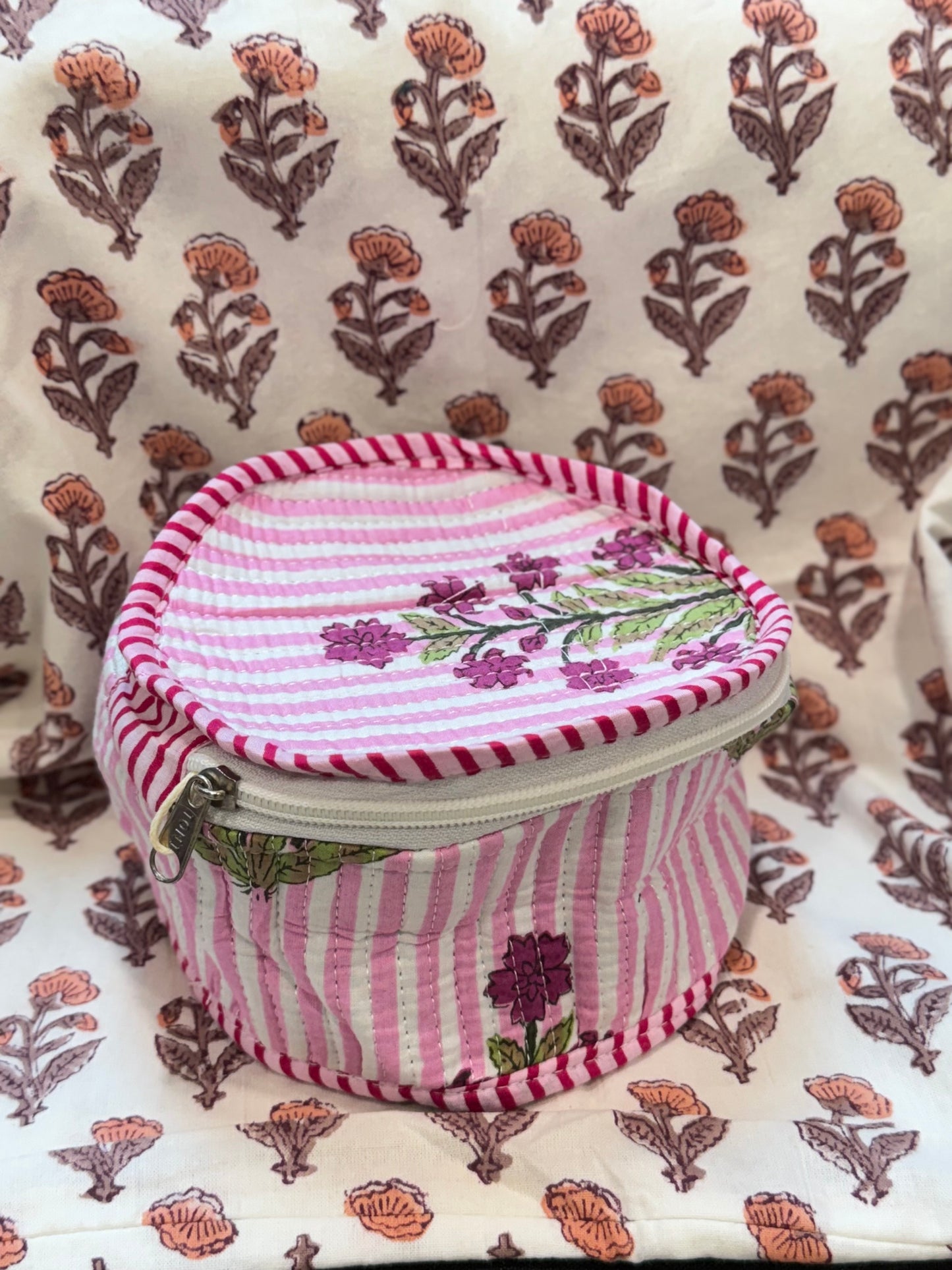 ROUND HANDBLOCK COTTON POUCH