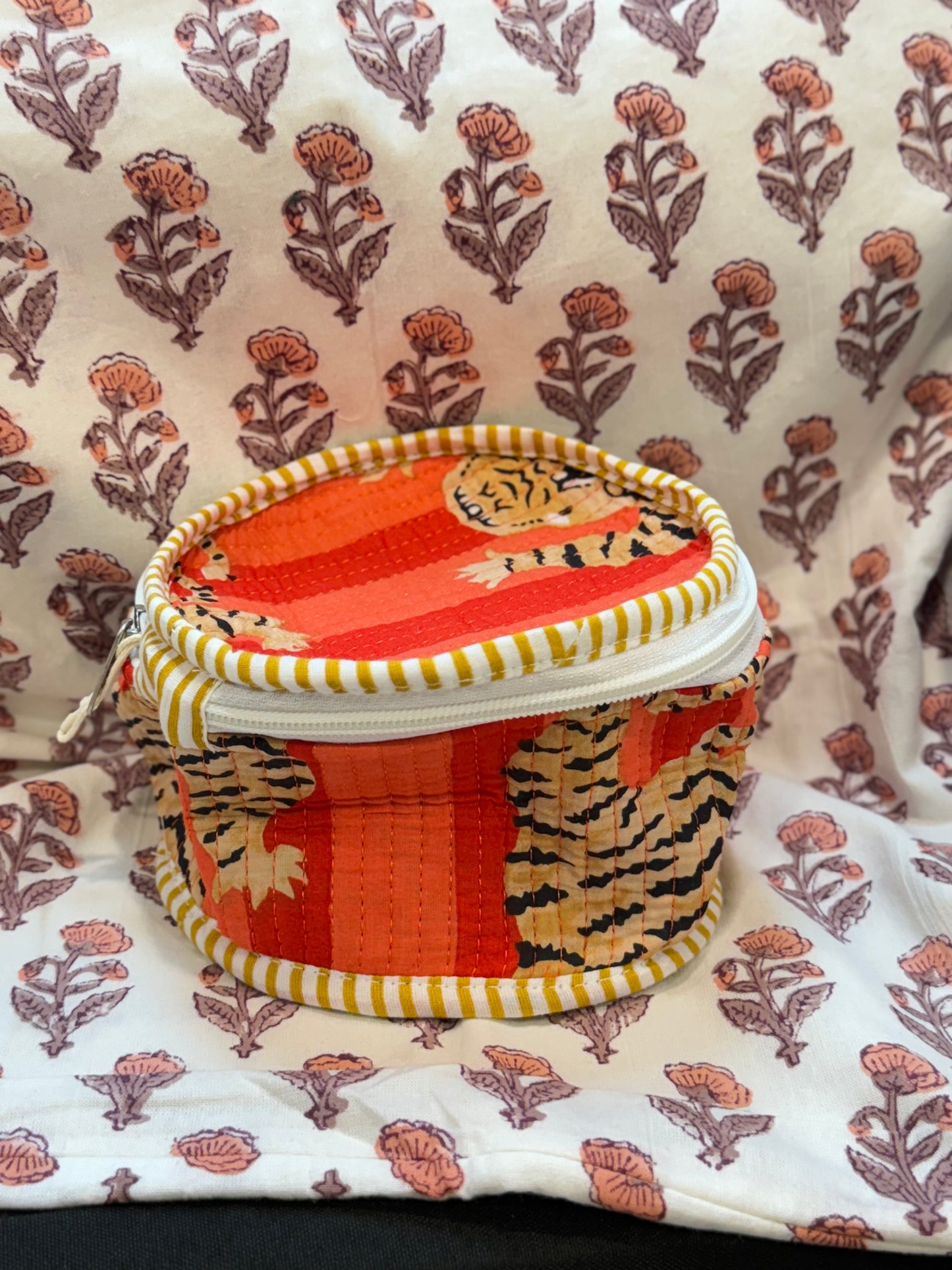 ROUND HANDBLOCK COTTON POUCH